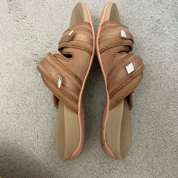 Vionic”Sarah” slide sandals - Picture 2 of 8